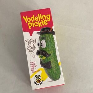 Singing Yodeling Pickle Toy by Knicklehead Green prank gift white elephant new